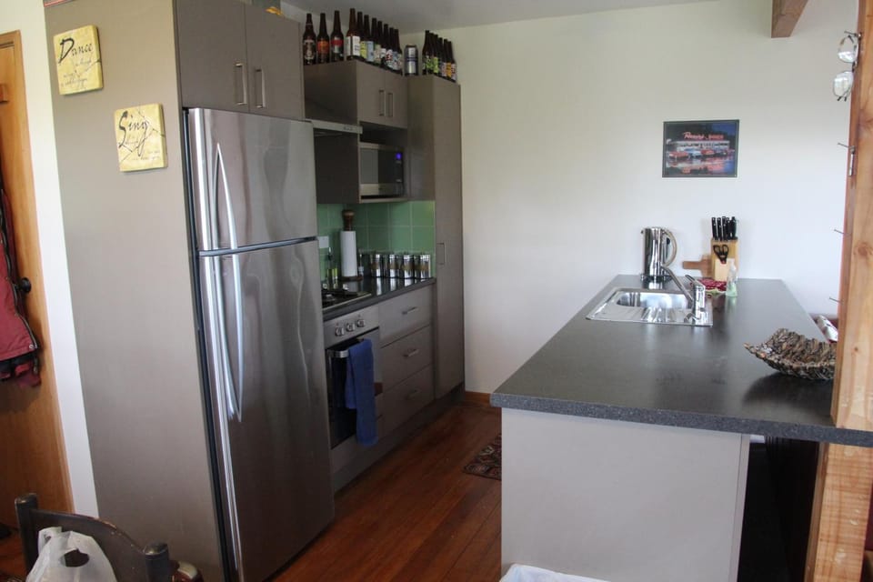 Batch with a View House in Te Anau