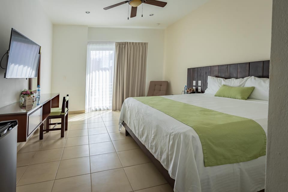 TV and multimedia, Photo of the whole room, Bedroom