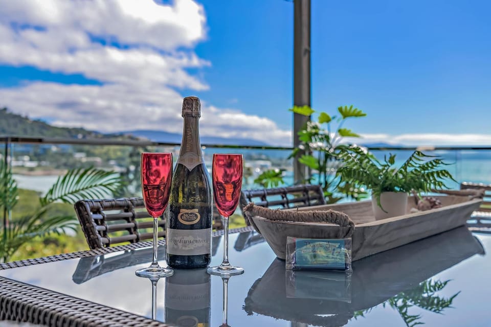 View (from property/room), Balcony/Terrace, Dining area, Mountain view, Sea view