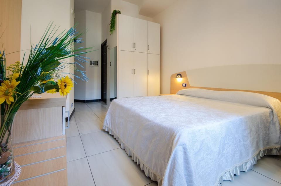 Other, Photo of the whole room, Decorative detail, Bedroom