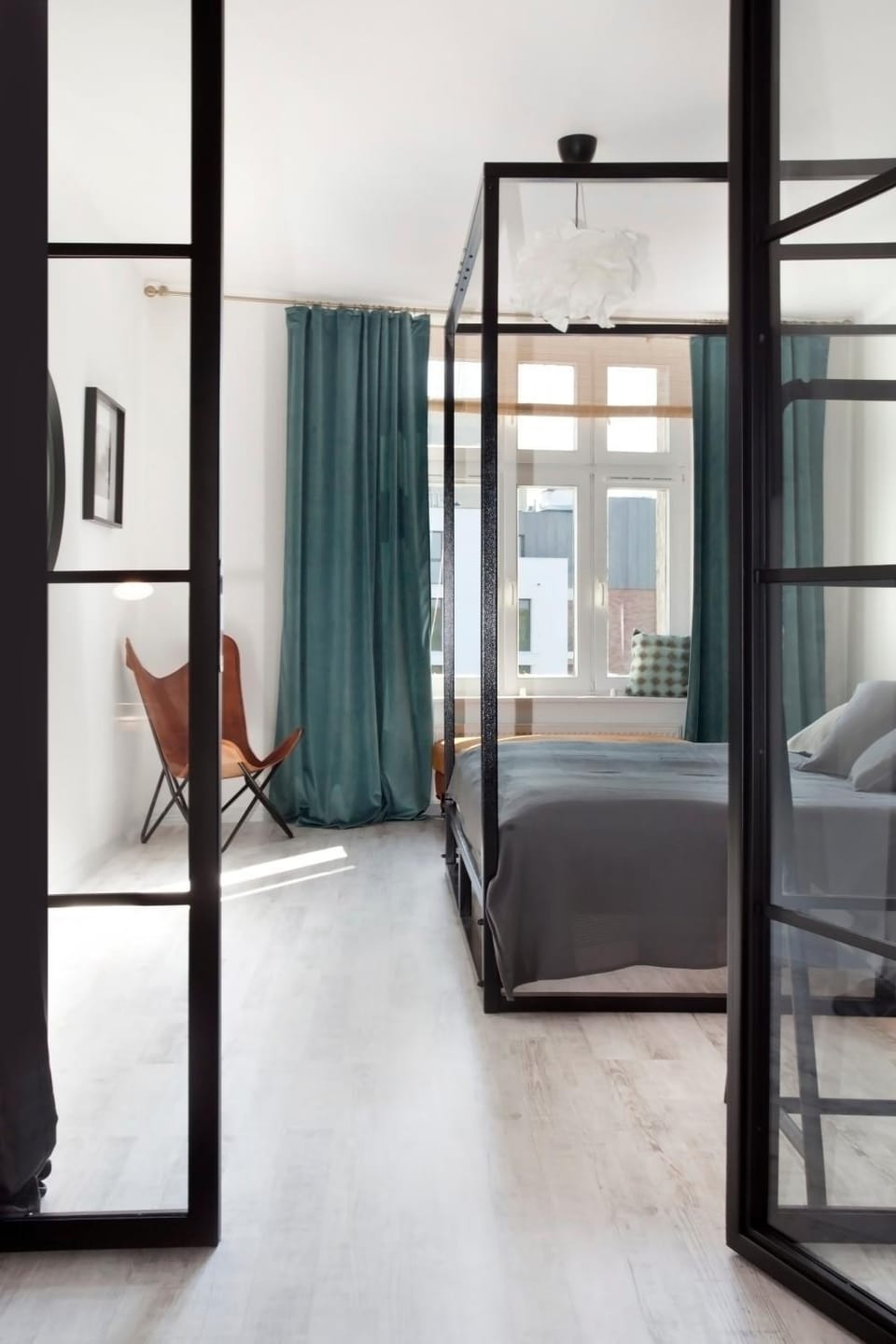 Bed, Bedroom, City view, Street view