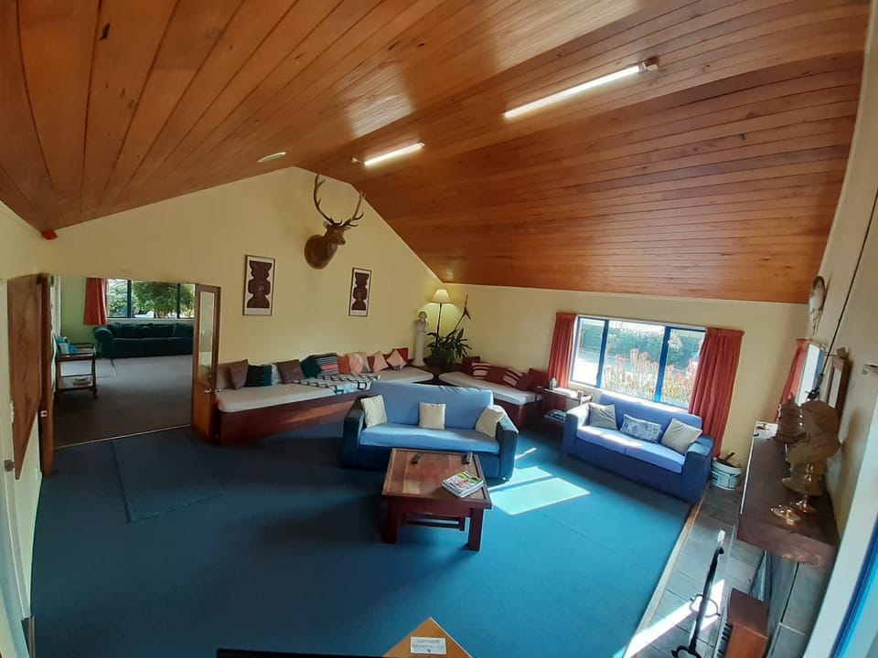 Communal lounge/ TV room, BBQ facilities, TV and multimedia, Living room, Lounge or bar, Seating area, Floor plan, Garden view, Street view, Supermarket/grocery shop