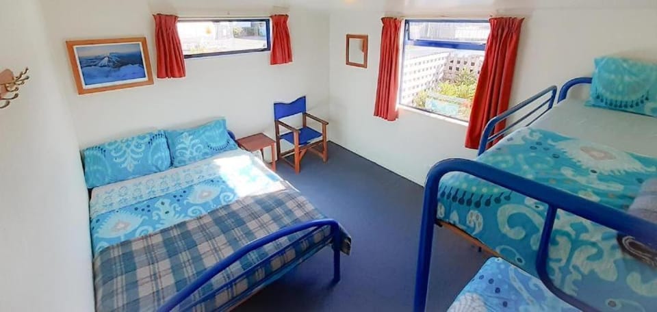 Bedroom, bunk bed