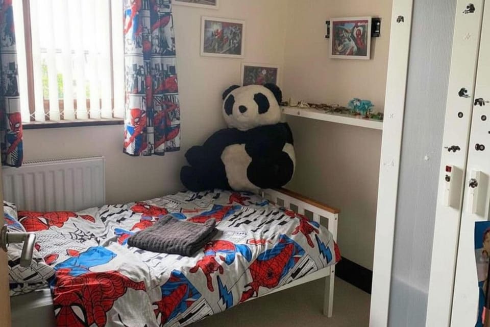 Pet Friendly Home in Chelmsford-Hot Tub-Sleeps 6 House in Maldon District
