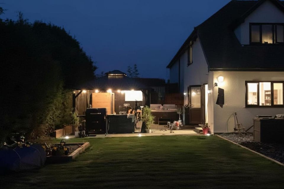 Pet Friendly Home in Chelmsford-Hot Tub-Sleeps 6 House in Maldon District