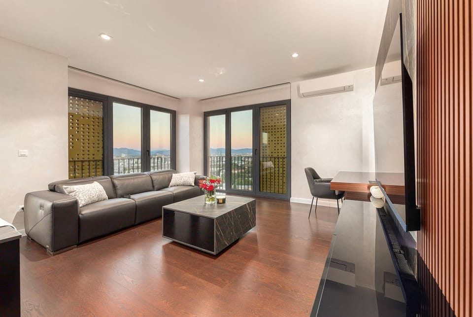 TV and multimedia, Living room, City view