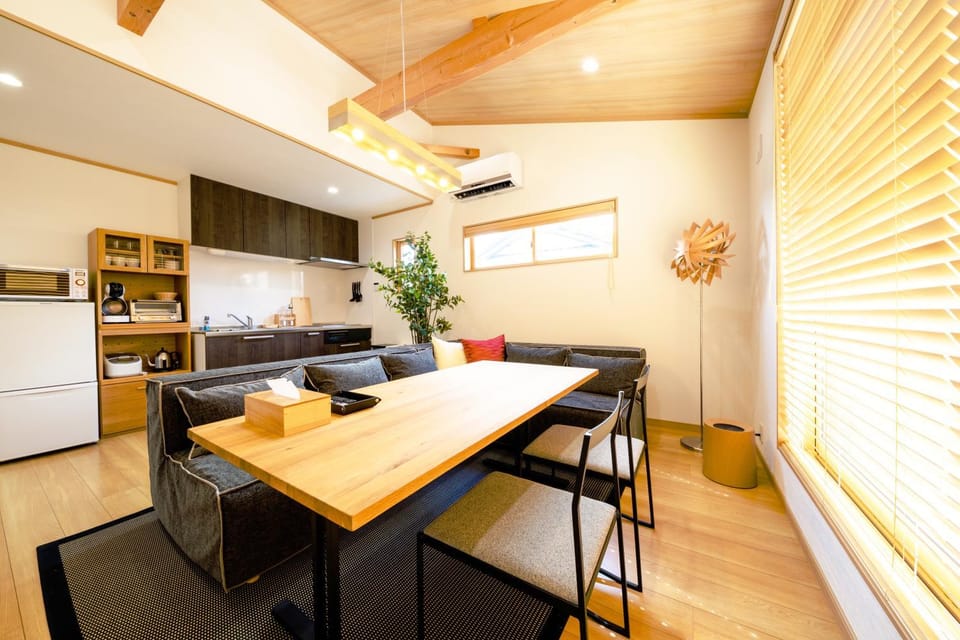 Kitchen or kitchenette, Seating area, Dining area