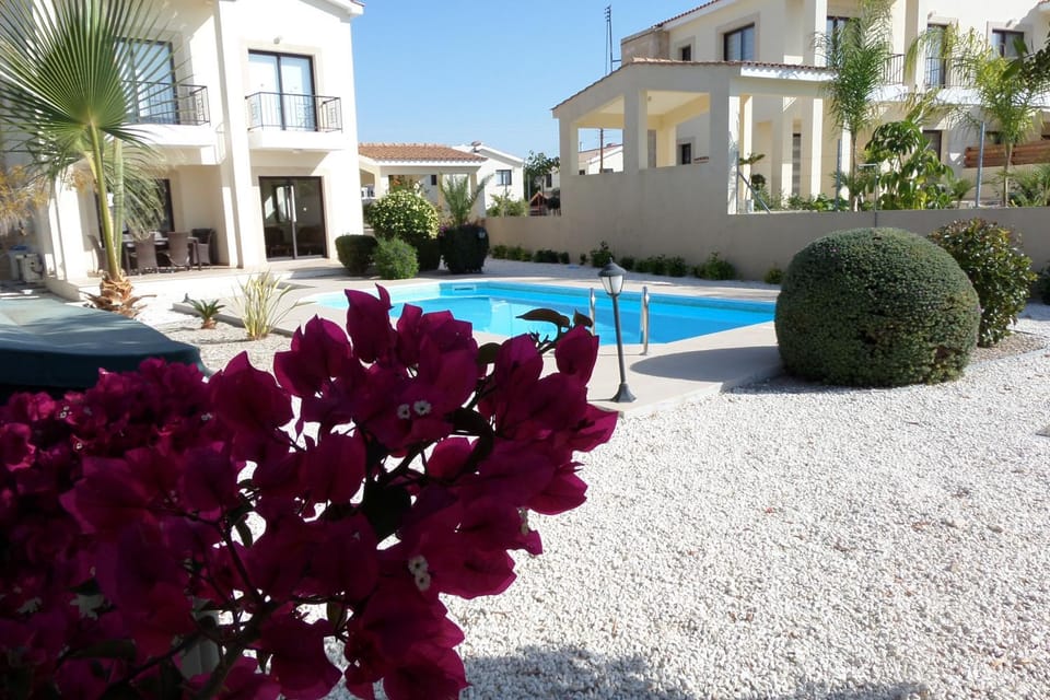 Property building, Day, Garden, Garden view, Pool view, Swimming pool, sunbed