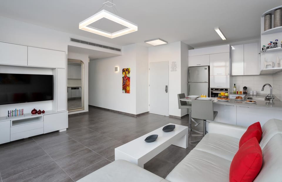 TV and multimedia, Kitchen or kitchenette, Living room, Seating area, Dining area