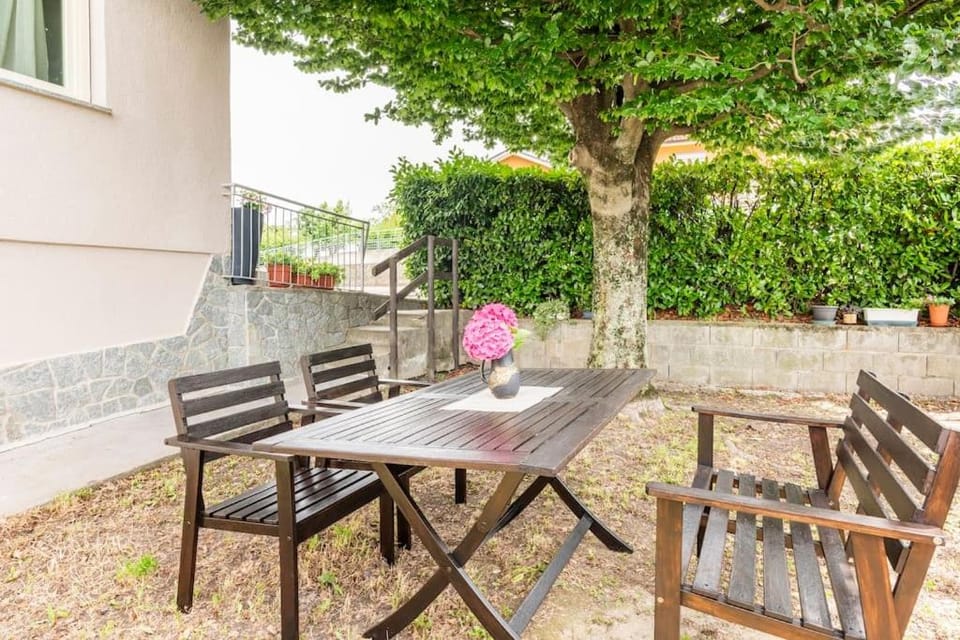 Patio, Garden, Dining area, Garden view