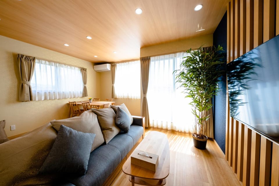 Day, TV and multimedia, Living room, Seating area