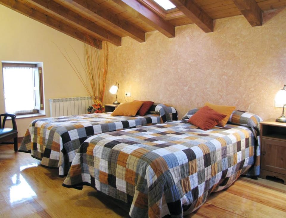 Bed, Photo of the whole room
