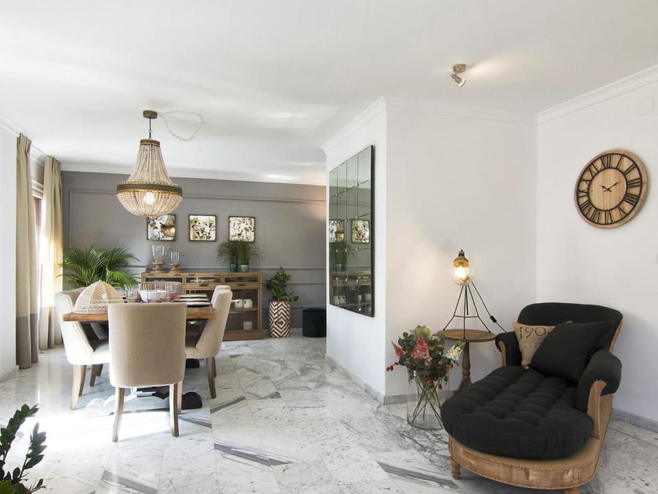 Seating area, Dining area