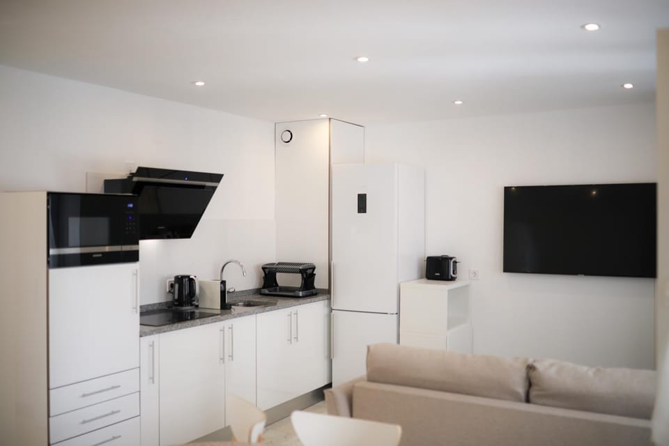 TV and multimedia, Kitchen or kitchenette, Living room, Dining area