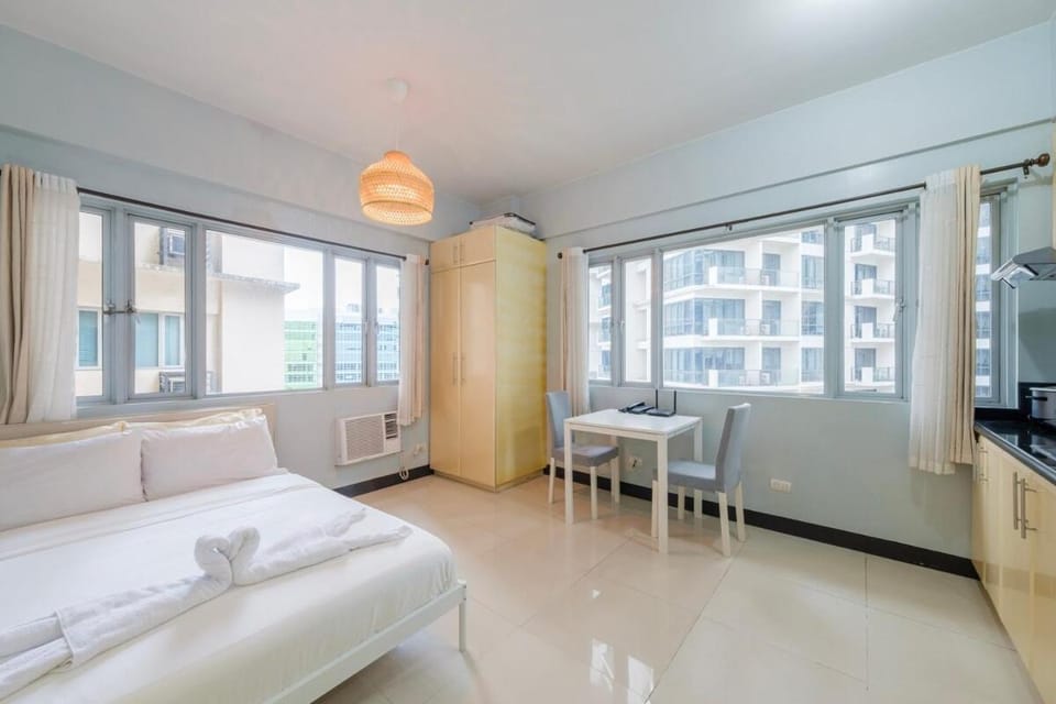 Bed, Kitchen or kitchenette, Photo of the whole room, Seating area, Dining area, Bedroom