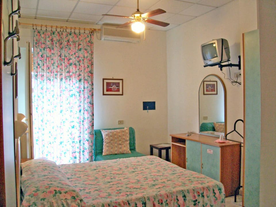Day, Photo of the whole room