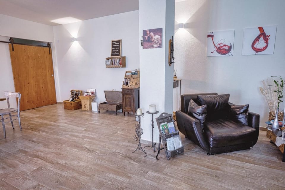 Lounge or bar, Internal: Not applicable to any particular room