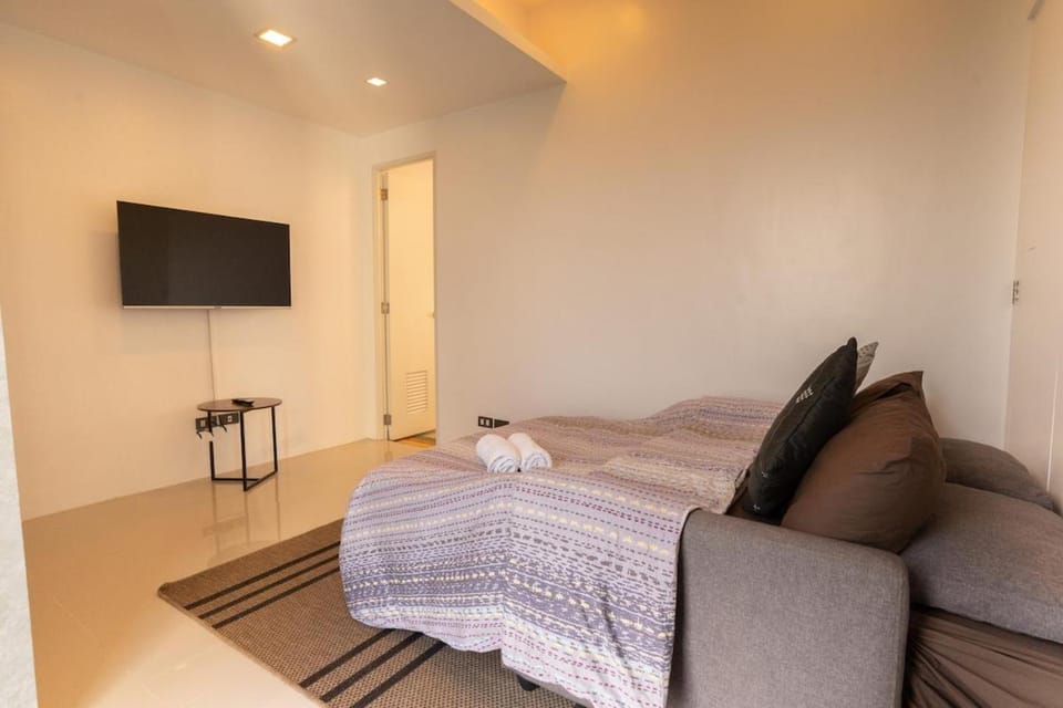 StayHere Luxury 2 bed Avant@Fort Amazing View Apartment in Makati