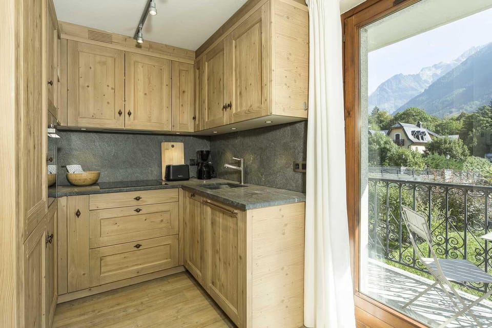 Apartment Ensa, Alpes Agency, Central Chamonix, Sleeps 4 Apartment in Chamonix