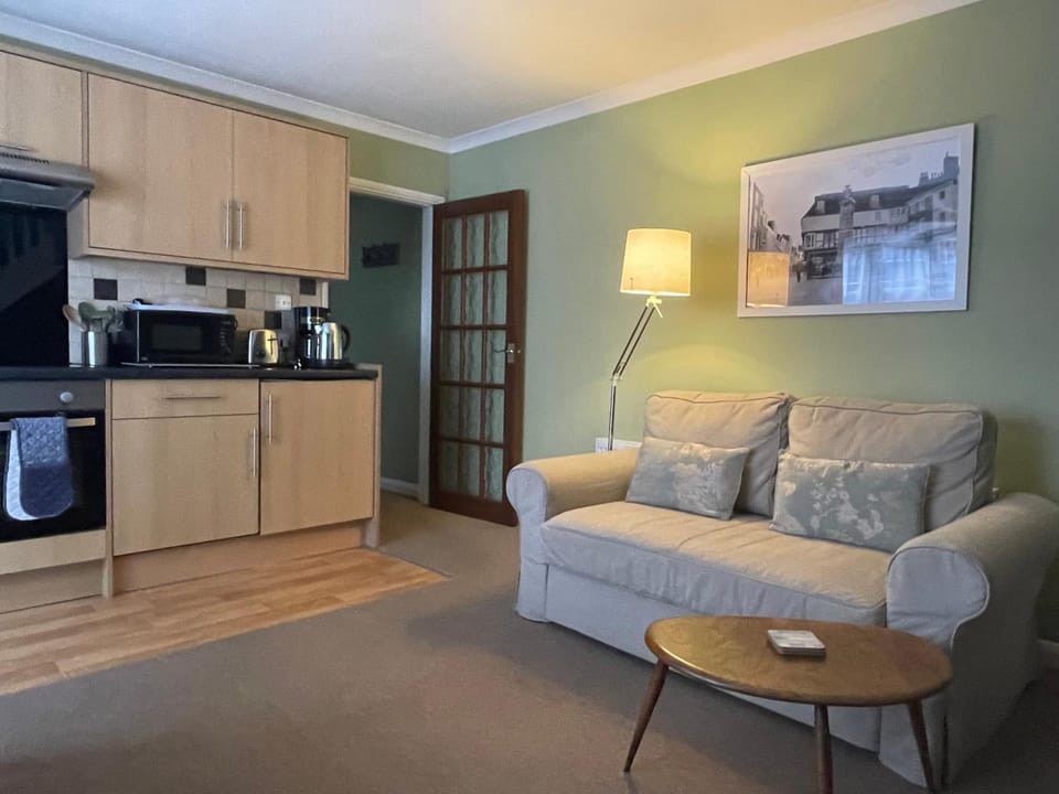 Kitchen or kitchenette, Living room, Seating area