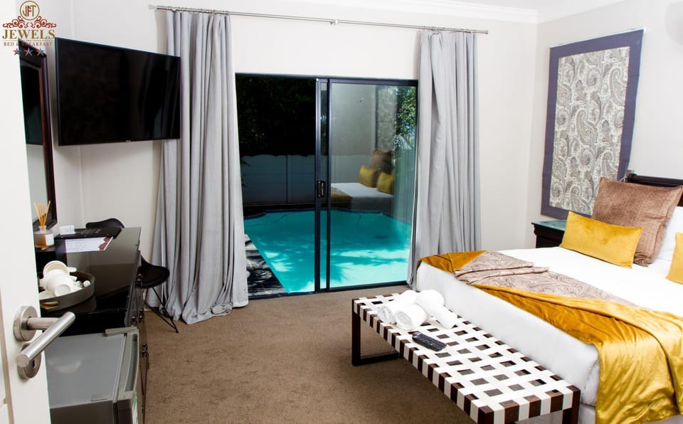 View (from property/room), Spa and wellness centre/facilities, Swimming pool, Inner courtyard view