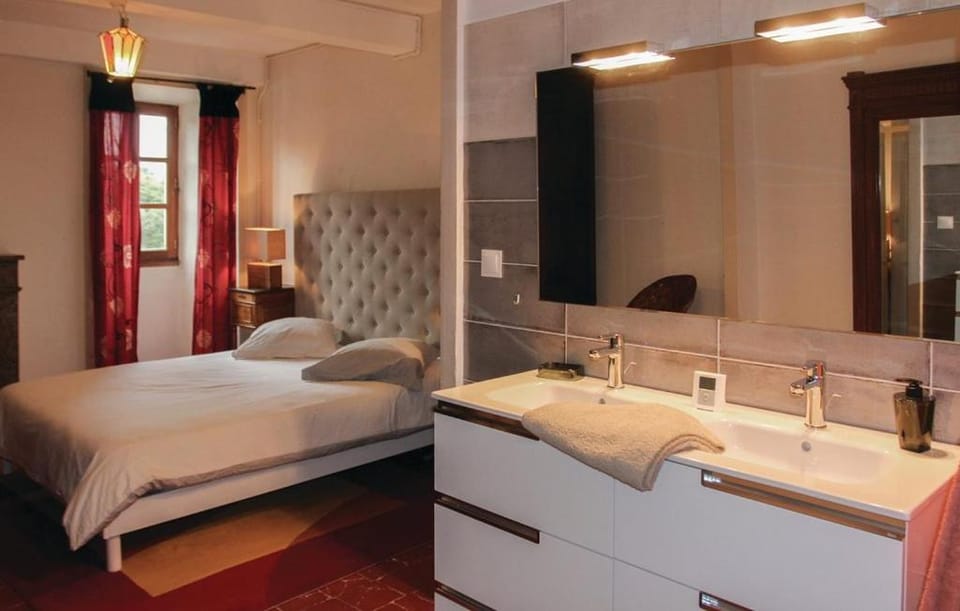 LES JARDINS DE LA CATHÉDRALE chambres d Hôtes gîte de groupe Bed and Breakfast in Provence-Alpes-Côte d'Azur