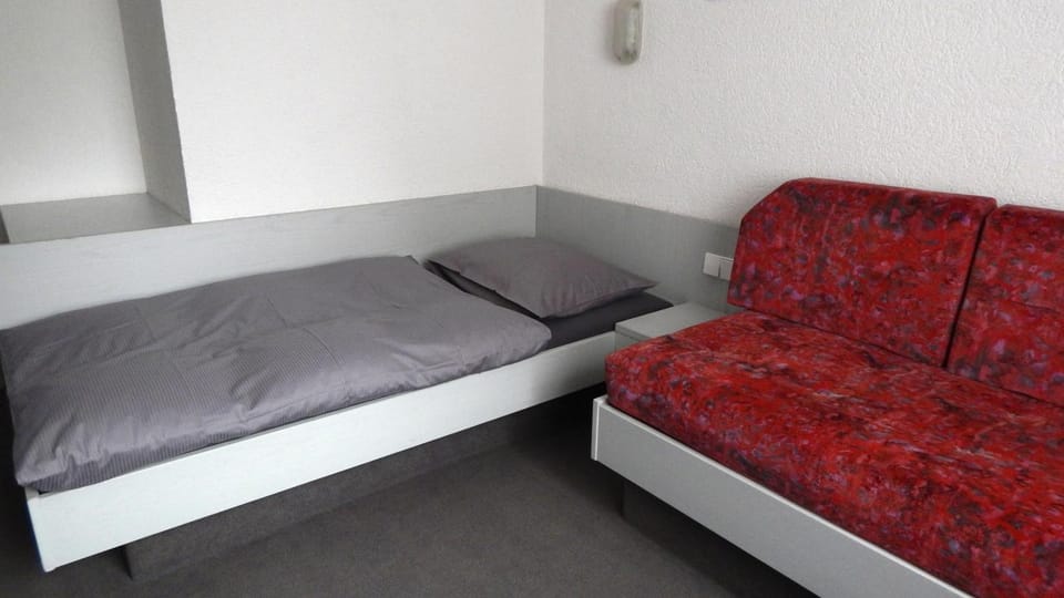 Bed, Photo of the whole room, Seating area