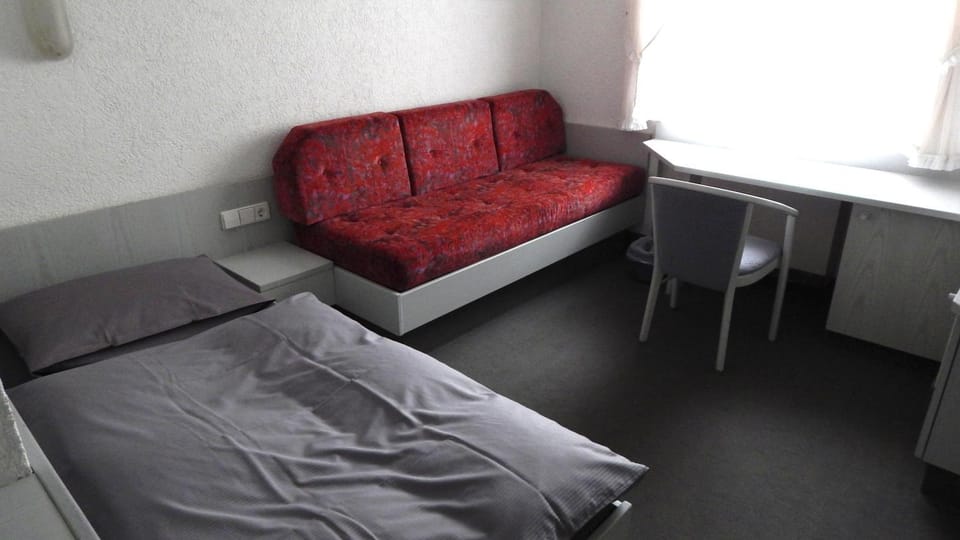 Bed, Photo of the whole room, Seating area