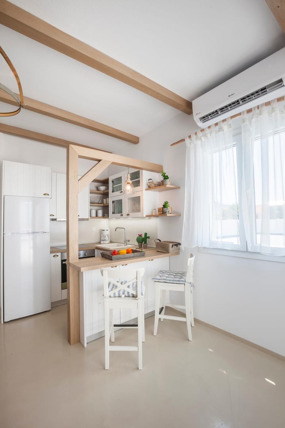 Kitchen or kitchenette, Living room, Seating area