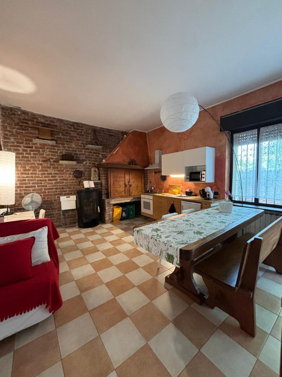 Kitchen or kitchenette, Living room, Seating area, Dining area