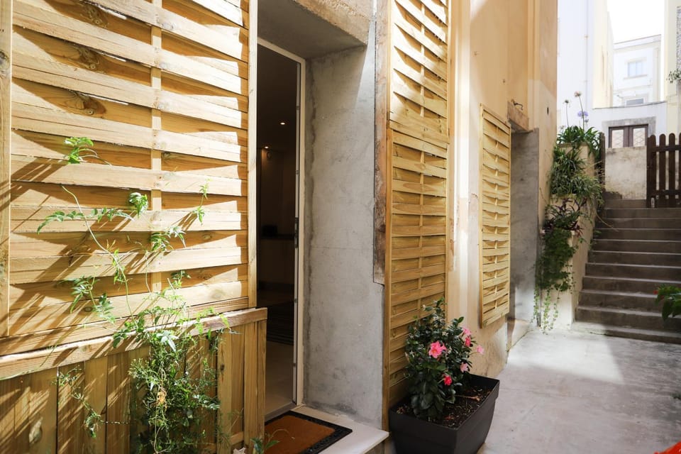 Facade/entrance, Off site, On site