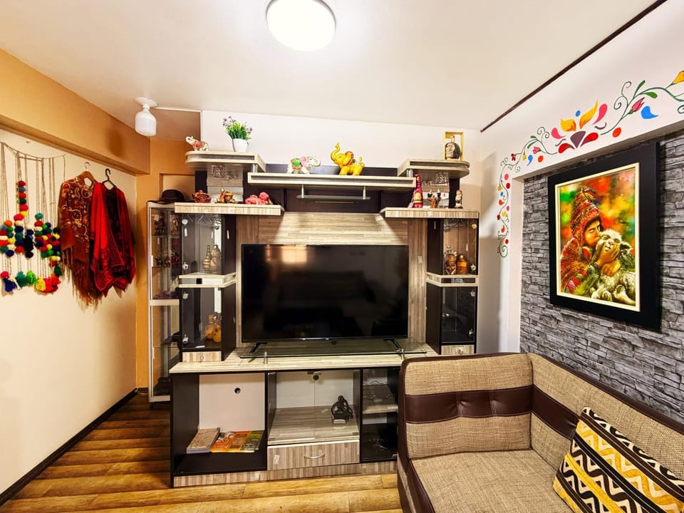 Communal lounge/ TV room, TV and multimedia, Living room