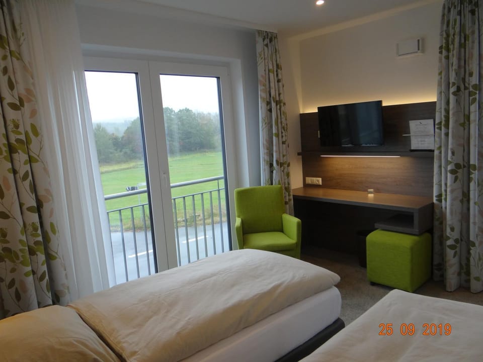 Neighbourhood, Natural landscape, TV and multimedia, Photo of the whole room, Dining area, Bedroom, soundproof
