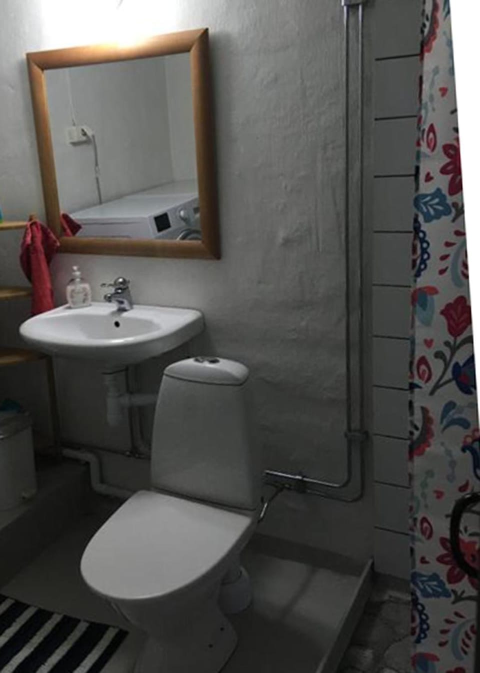 Shower, Toilet