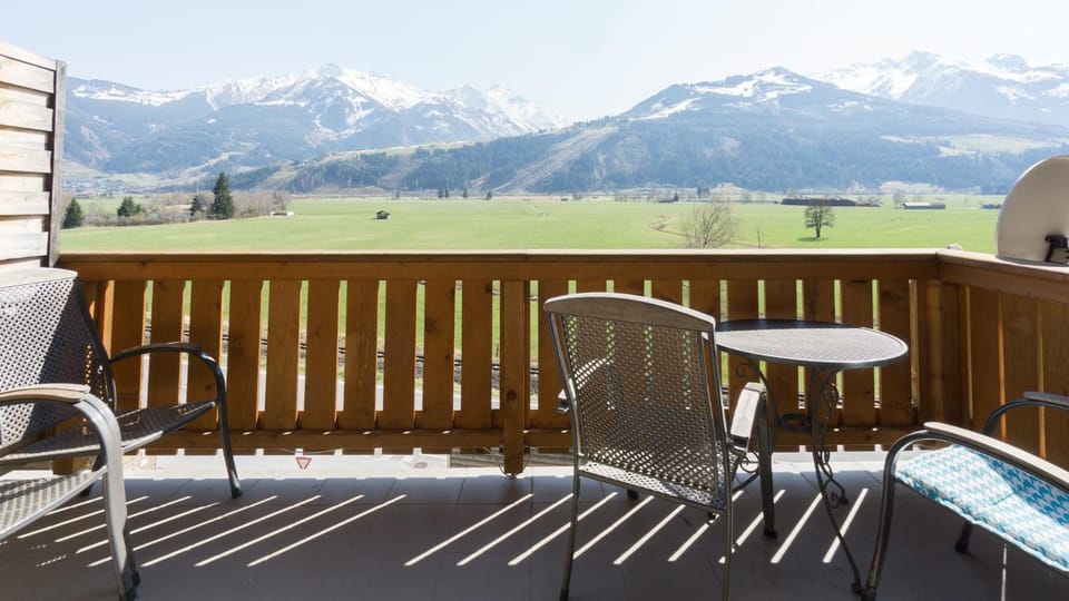 Balcony/Terrace, Mountain view