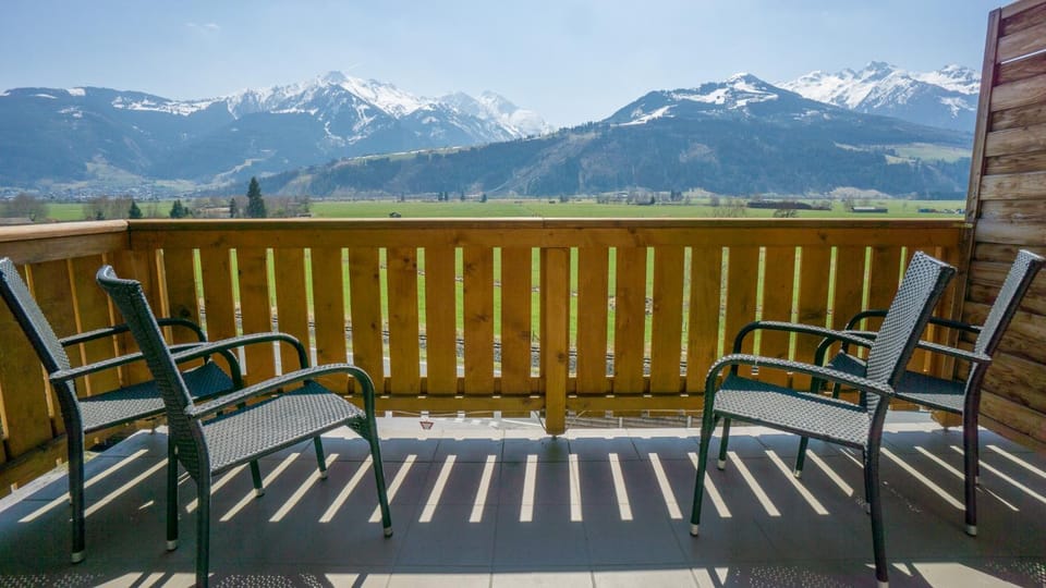 Balcony/Terrace, Mountain view