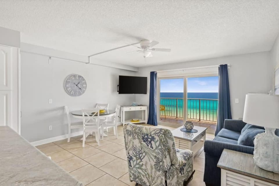 The Summit 1017 House in Upper Grand Lagoon