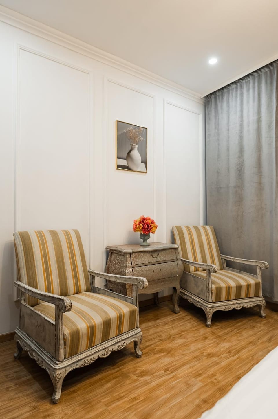 Seating area, Bedroom