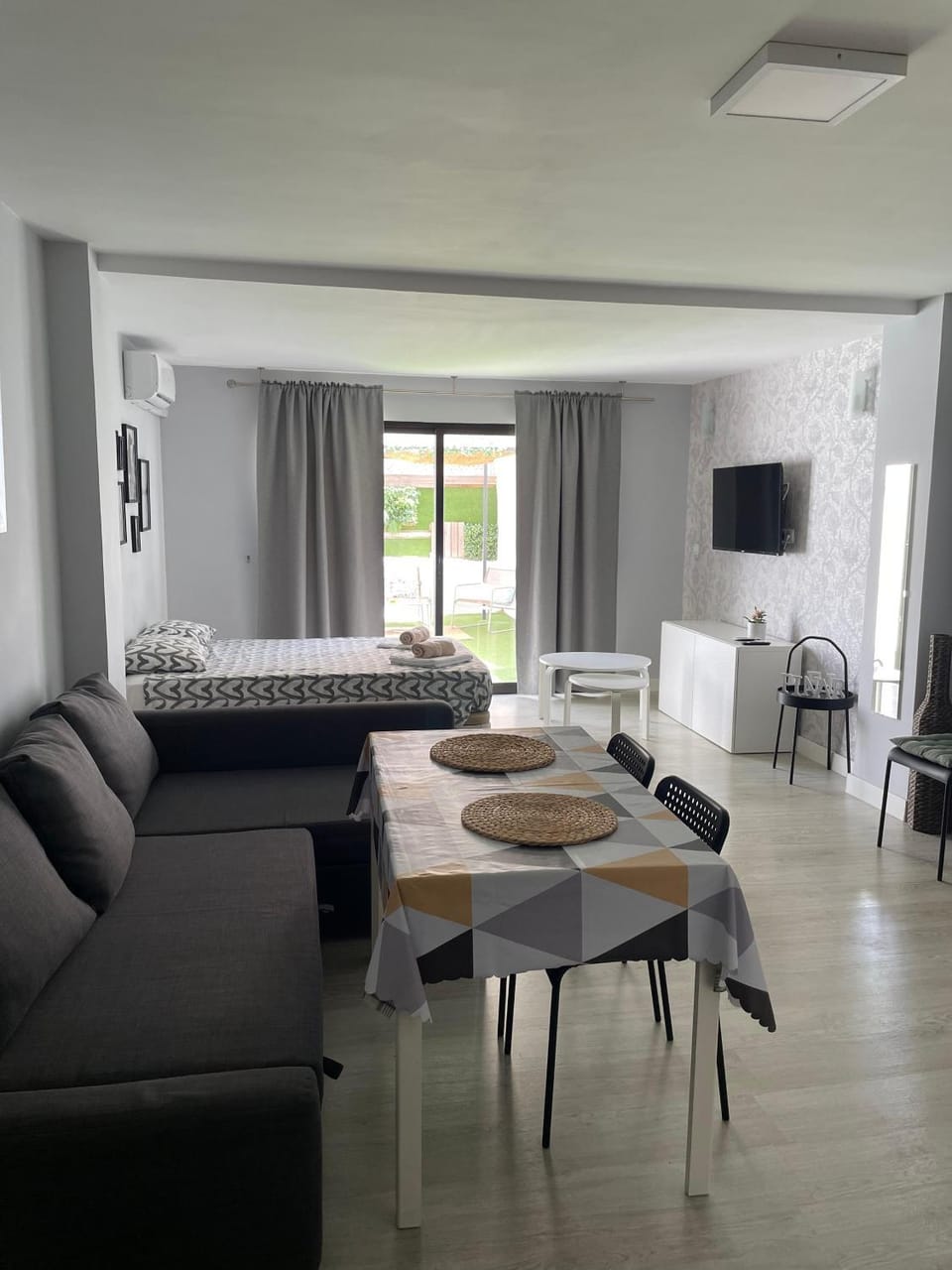 Photo of the whole room