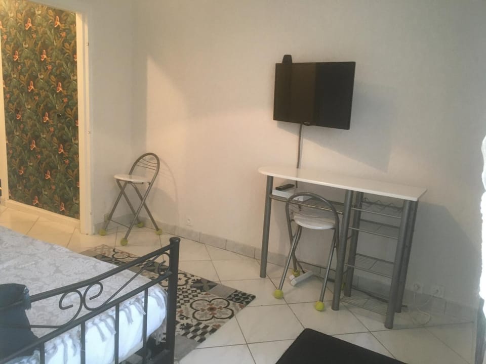 APPARTEMENT 3 LITS Parking Proche Rouen Dock Apartment in Normandy