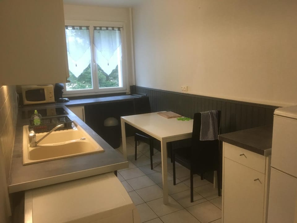 APPARTEMENT 3 LITS Parking Proche Rouen Dock Apartment in Normandy