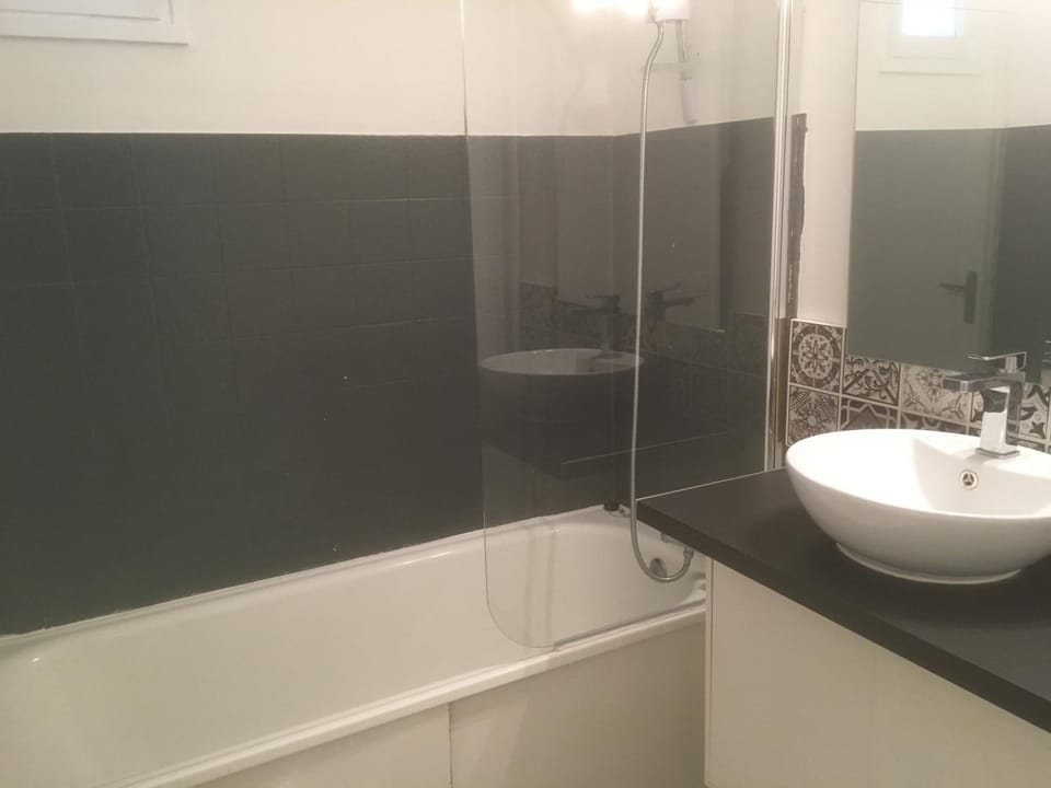 APPARTEMENT 3 LITS Parking Proche Rouen Dock Apartment in Normandy