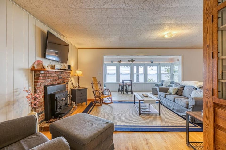White Lobster Cottage House in Moosehead Lake