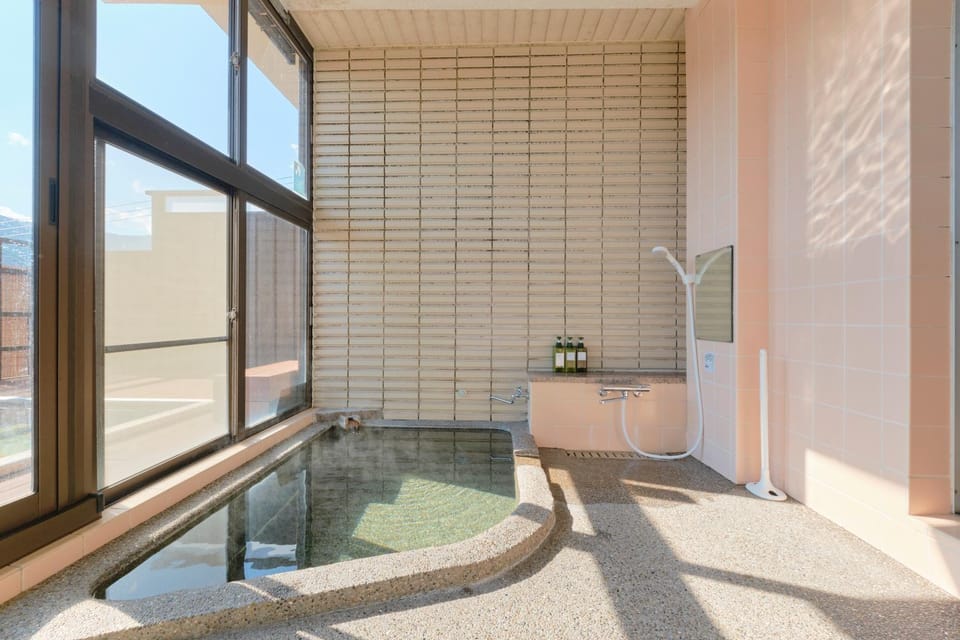 Shower, Natural landscape, Hot Tub, Bathroom