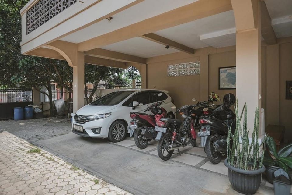 RedDoorz Syariah near Jamtos Jambi 2 Bed and Breakfast in Indonesia