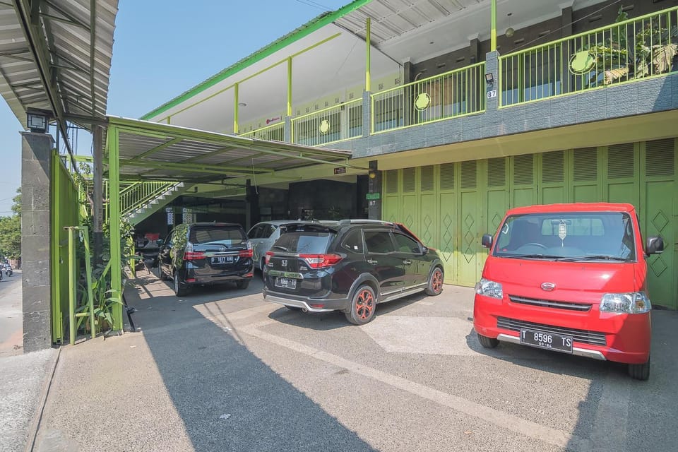 Facade/entrance