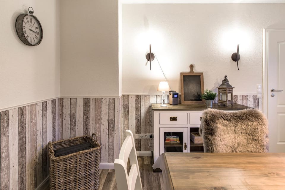Dining area, Food