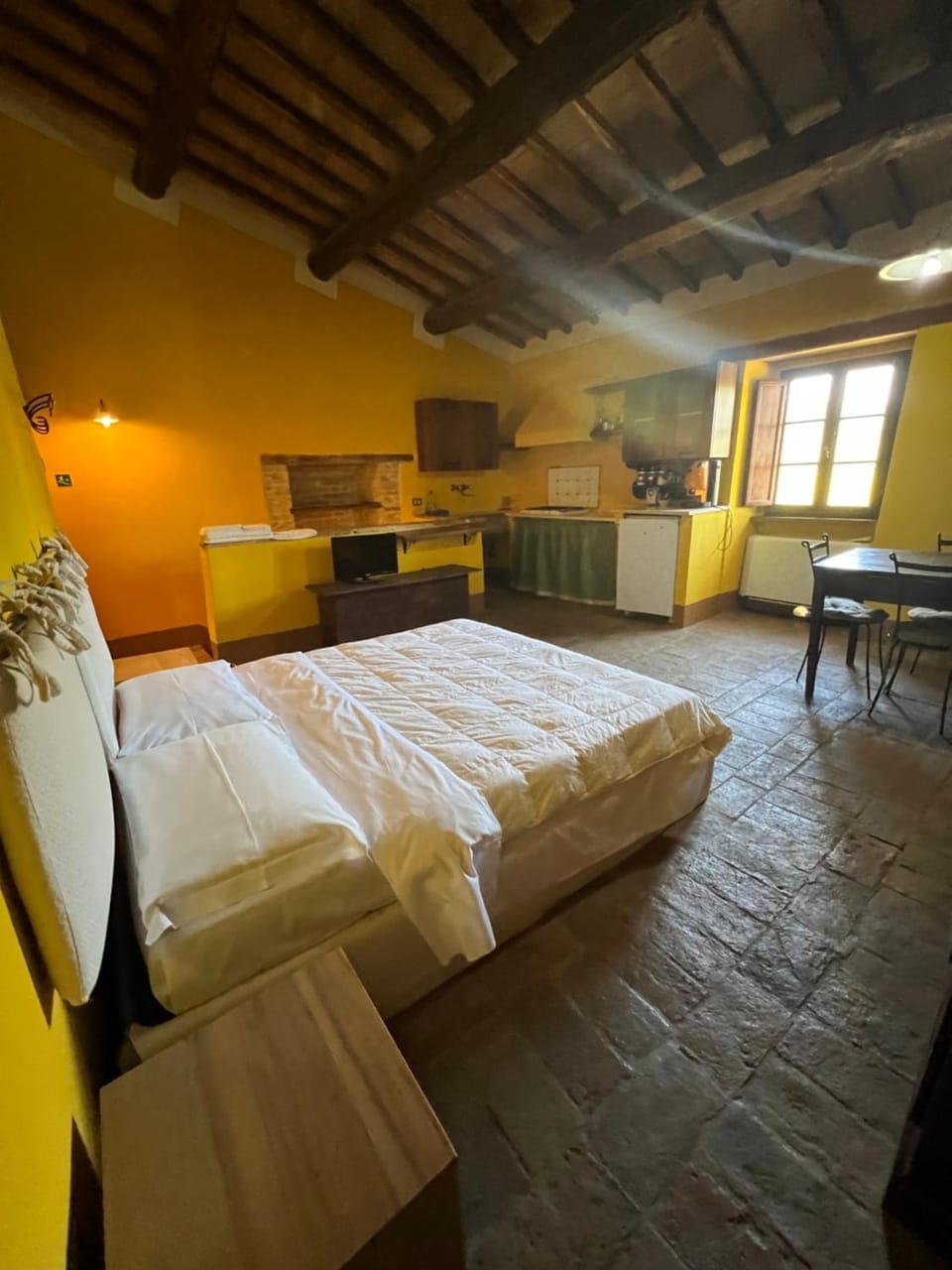 Bed, Kitchen or kitchenette, Photo of the whole room, pet friendly