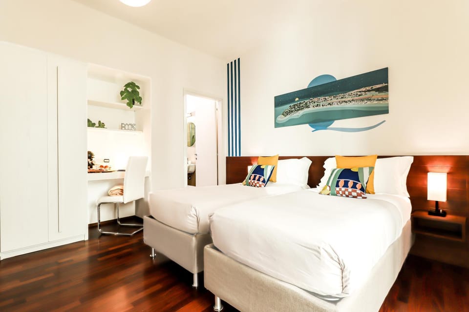 Photo of the whole room, Bedroom