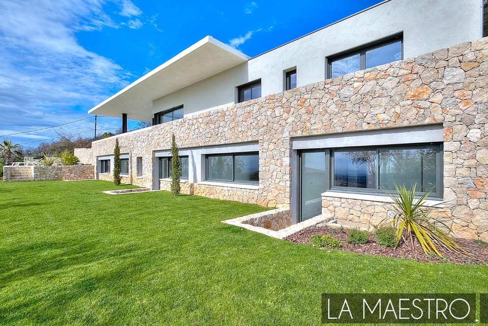 Domaine du Peyrouas Villa in French Riviera
